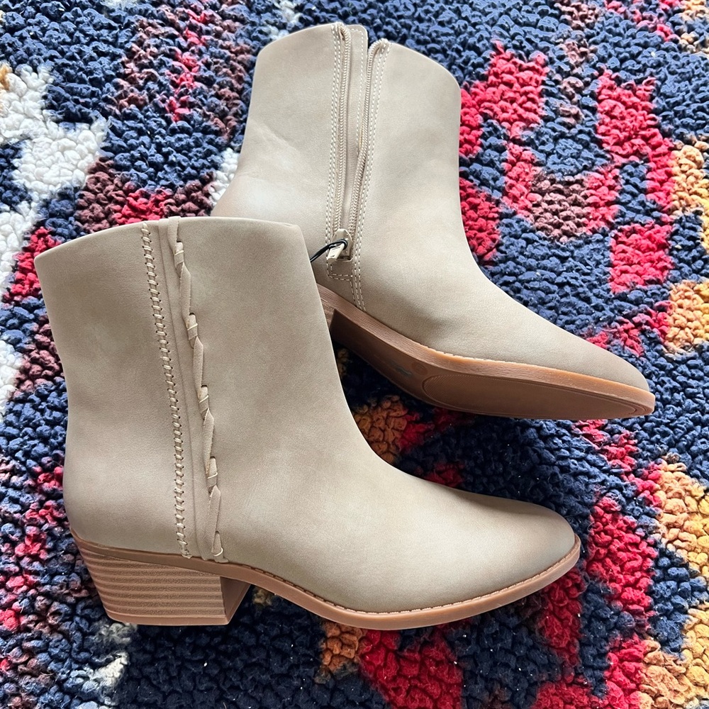 Lucky Brand Stylish Tan Ankle Boots. Used once.